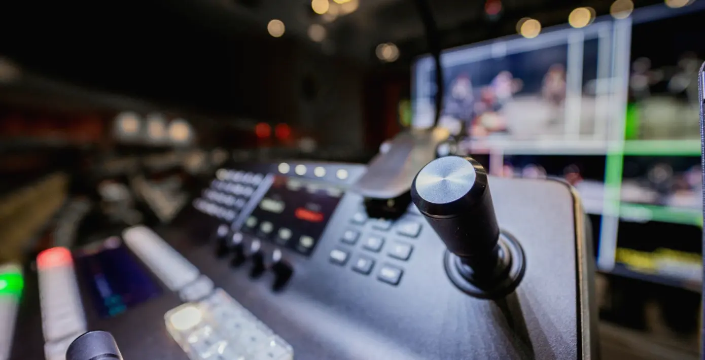 The Tools Behind a Clean Replay and Graphics Desk